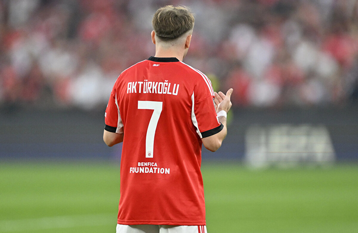 GALATASARAY TRANSFERDEN PAY ALACAK MI?<br><br>2025 yaz transfer döneminde Galatasaray’dan 12 milyon Euro’ya Benfica’ya transfer olan Kerem Aktürkoğlu’nun sözleşmesinde 60 milyon Euro serbest kalma bedeli bulunuyordu. Galatasaray’ın bir sonraki satıştan %10 pay alacağı açıklanmıştı.<br>