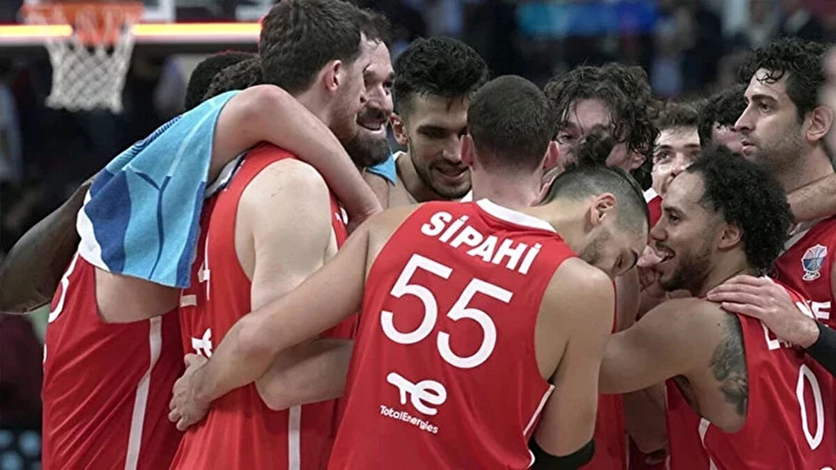 TÜRKİYE - PORTEKİZ MAÇI HANGİ KANALDA, ŞİFRESİZ Mİ?<br><br>Basketbolseverlerin heyecanla beklediği karşılaşma TRT Spor ekranlarından canlı ve şifresiz olarak yayınlanacak. Maçı Türkiye’nin her yerinden şifresiz olarak izlemek mümkün olacak.