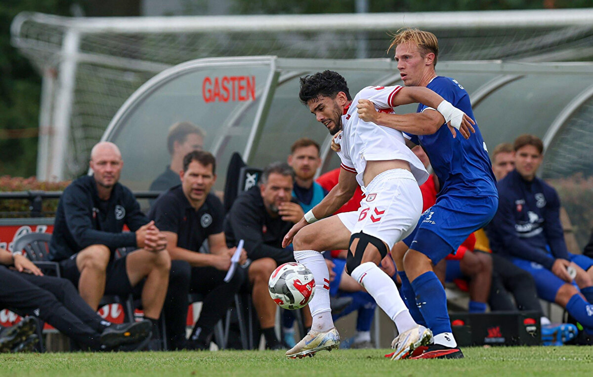 Samsunspor, Avrupa Ligi’nden Konferans Ligi’ne<br>UEFA Avrupa Ligi play-off turunda Panathinaikos ile karşılaşan Samsunspor, ilk maçta Yunanistan deplasmanında 2-1 mağlup oldu. Rövanşta rakibini kendi sahasında 0-0’lık skorla durduran Karadeniz ekibi, tur şansını kullanamadı. Samsunspor, Avrupa Ligi’ne veda etse de UEFA Konferans Ligi'nde mücadele etmeyi sürdürecek.