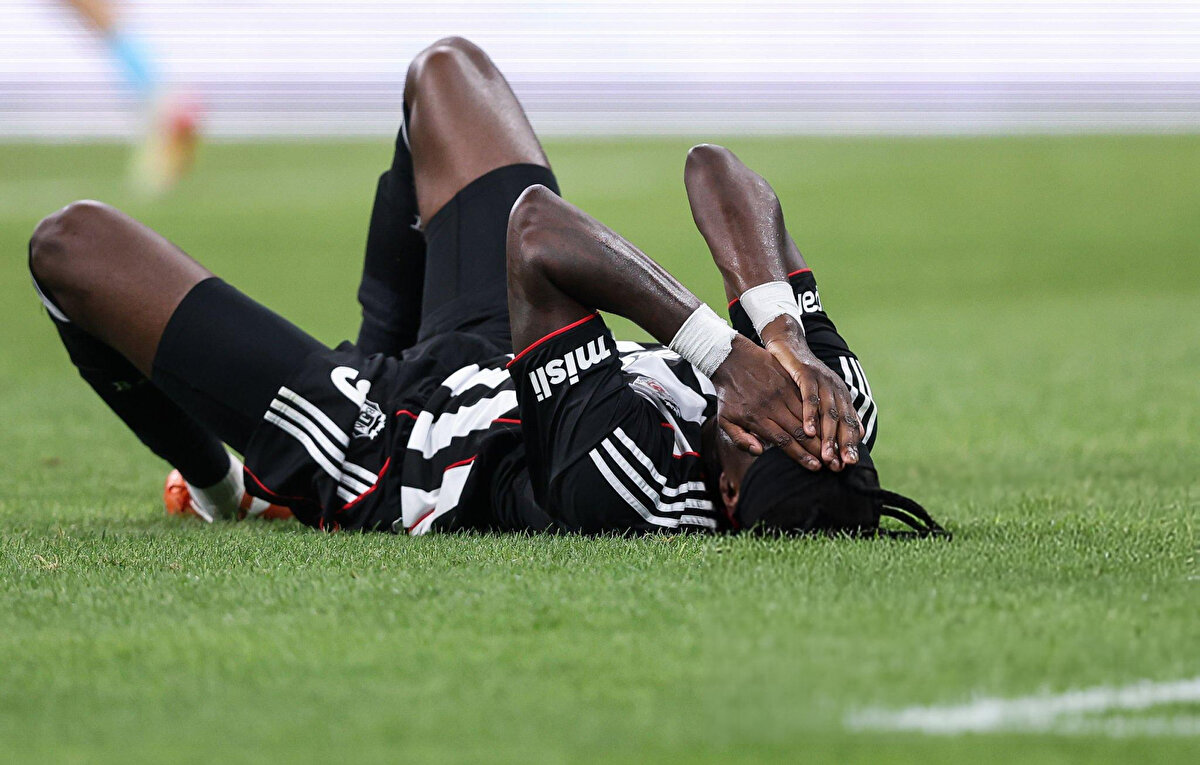 Beşiktaş, Lausanne Karşısında Tutunamadı<br>UEFA Konferans Ligi’nde sahne alan Beşiktaş, ilk maçta deplasmanda Lausanne karşısında 1-1 berabere kalarak avantajı elinde tutuyordu. Ancak İstanbul’daki rövanşta sahadan 1-0’lık mağlubiyetle ayrılan siyah-beyazlılar, Avrupa macerasına erken nokta koydu.