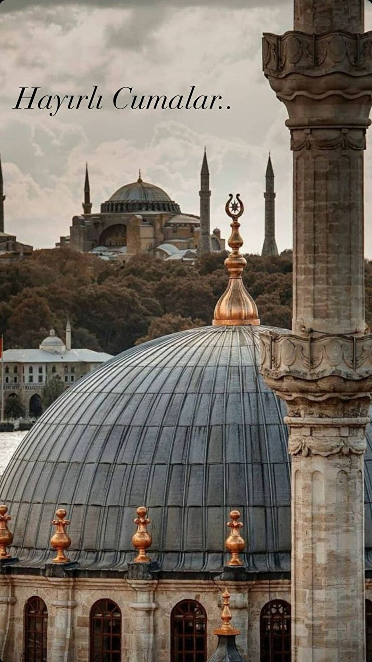 Ömrümüzün hikayesini yazan en büyük ve en güzel yazıcı olan Rabbim, gönlünüzden geçen güzellikleri alnımıza kader diye yazsın. Amin, hayırlı cumalar dilerim.<br><br>Ey Rabbim! Şu sonsuz merhamet ve rahmet deryasından bir damla da olsa, nasiplenmeyi hak eden kullarından eyle bizi. Amin. Hayırlı nurlu cumalar dilerim.