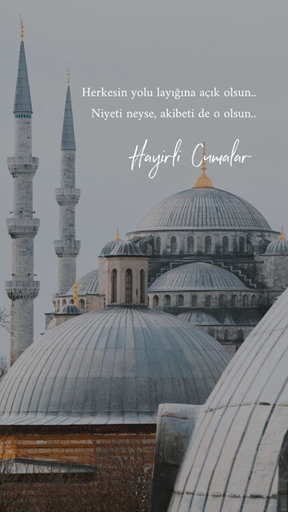 RESİMLİ CUMA MESAJLARI 2025<br><br>Gökten rahmetini, yerden bereketini, gönlümüzden merhametini eksik etme Allah’ım (cc). Cuma gününüz mübarek olsun.<br><br>Sağanak sağanak rahmet yağsın yuvanıza, her gün Resulullah (sav) girsin rüyanıza, melekler amin desin dualarınıza! Hayırlı cumalar.