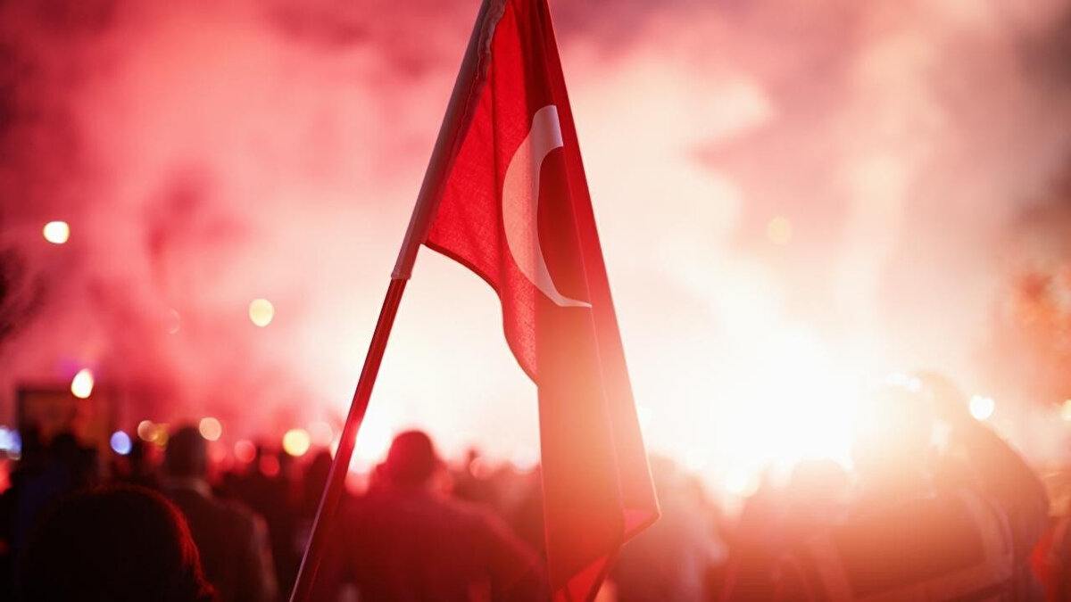 30 AĞUSTOS’TA TOPLU TAŞIMA ÜCRETSİZ Mİ?<br><br>Ulaştırma ve Altyapı Bakanı Abdülkadir Uraloğlu, 30 Ağustos Zafer Bayramı'nda Başkentray, Marmaray, İZBAN, Sirkeci-Kazlıçeşme Raylı Sistem Hattı ve Gayrettepe-İstanbul Havalimanı-Arnavutköy Metro Hattı'nın ücretsiz olarak hizmet vereceğini bildirdi. <br>