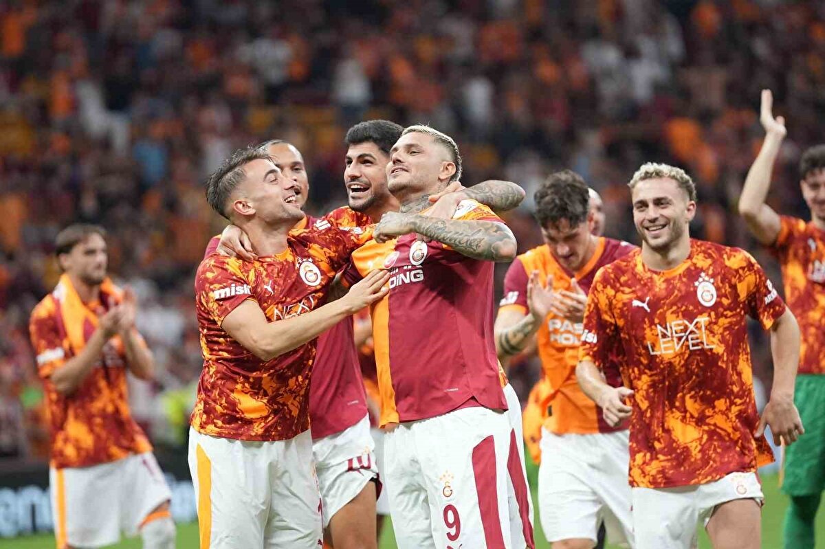 Galatasaray'ın maçlarını değerlendiren Grok'a göre, temsilcimiz 15 puan toplayarak gruptan çıkmayı garantiliyor. Geçen sene Şampiyonlar Ligi'nde 16 puan toplayan takımlar ilk 8'de yer alarak eleme maçları oynamamıştı.
