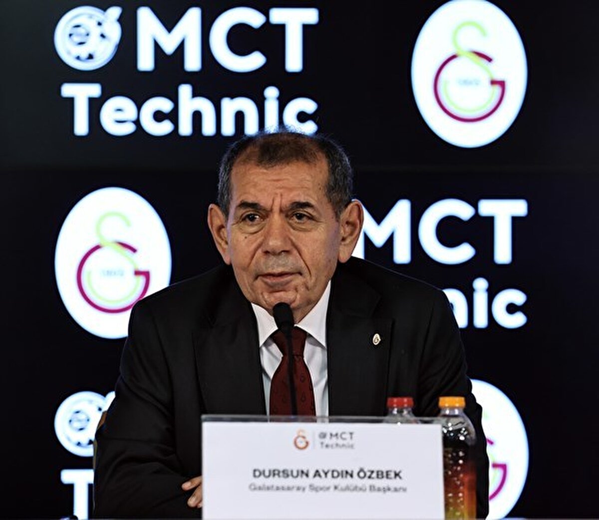 Dursun Özbek hedefi açıkladı<br><br>Kura sonrası konuşan Galatasaray Başkanı Dursun Özbek, "Biz büyük takımlara karşı daha iyi oynuyoruz. İstanbul'da yine büyük takımları istiyorum. Hedefimiz bir üst tura çıkmak." mesajını verdi.
