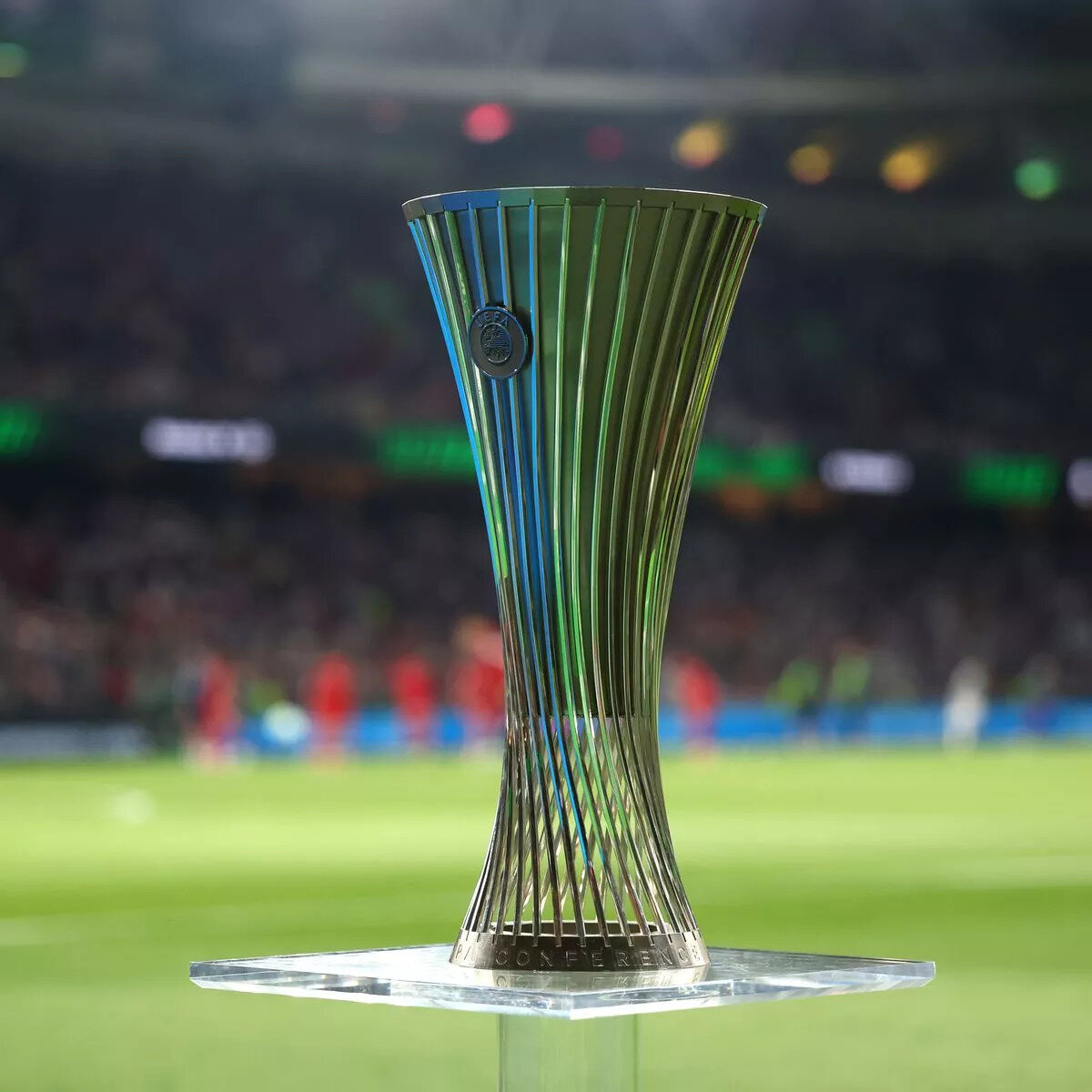 Turnuvada ilk lig aşaması maçları 2 Ekim’de oynanacak. Grup aşaması 18 Aralık’ta sona erecek. Samsunspor, lig aşamasında toplam 6 maçta sahaya çıkacak. İlk 8 sırada yer alan takımlar son 16 turuna doğrudan yükselirken, 9-24 sıralarındaki takımlar son 16 turu için play-off oynayacak.