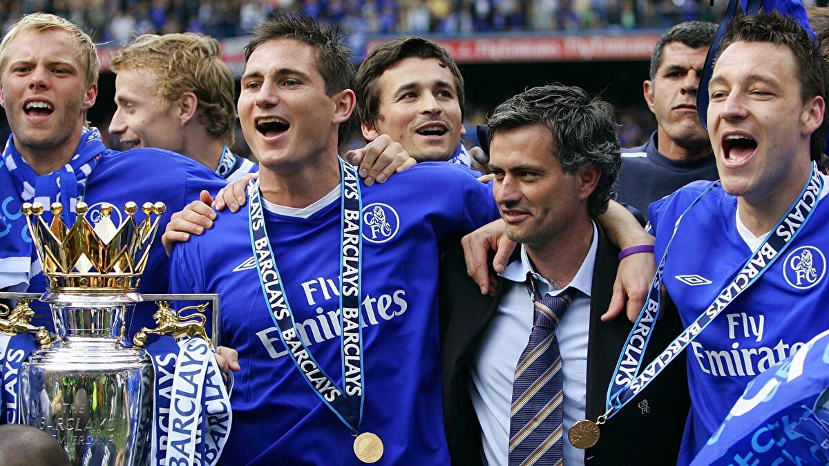 2007 – Chelsea<br>Jose Mourinho’nun Chelsea’deki ilk dönemi, kulübe kazandırdığı başarıların ardından 2007’de sona erdi. Ayrılık “karşılıklı anlaşma” şeklinde gerçekleşti ancak kulüp kasasına oldukça pahalıya mal oldu. Mourinho’ya ödenen tazminatın yaklaşık 18 milyon sterlin olduğu, yardımcılarıyla birlikte bu rakamın toplamda 23 milyon sterline kadar çıktığı ifade edildi. Bu ayrılık, İngiltere’de dönemin en yüksek teknik direktör tazminatlarından biri olarak tarihe geçti.