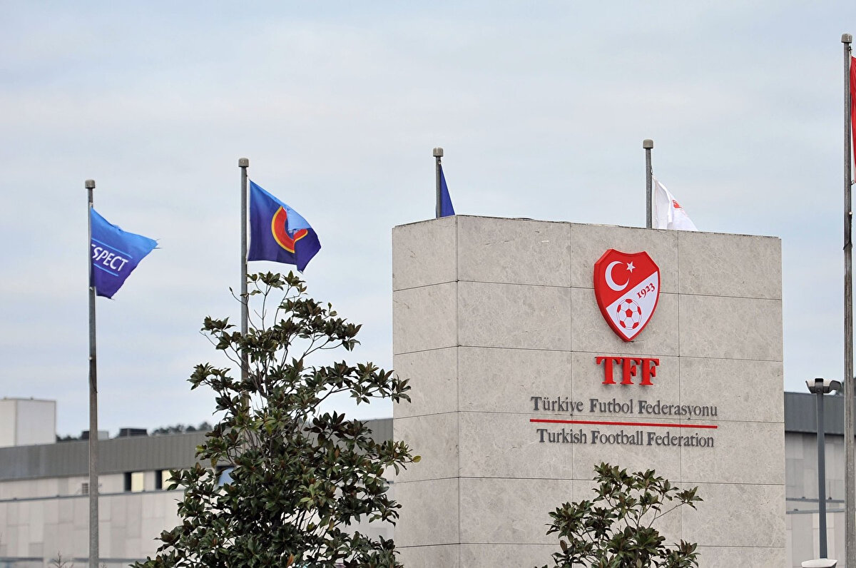 Türkiye Futbol Federasyonu tarafından açıklanan resmi takvim doğrultusunda 2025-2026 Yaz transfer dönemi bitiş tarihi netlik kazandı.<br>2025-2026 Yaz transfer dönemi 30 Haziran 2025 Pazartesi başlamıştı.<br>Birinci Transfer ve Tescil Dönemi tarihi ne zaman bitiyor?<br>