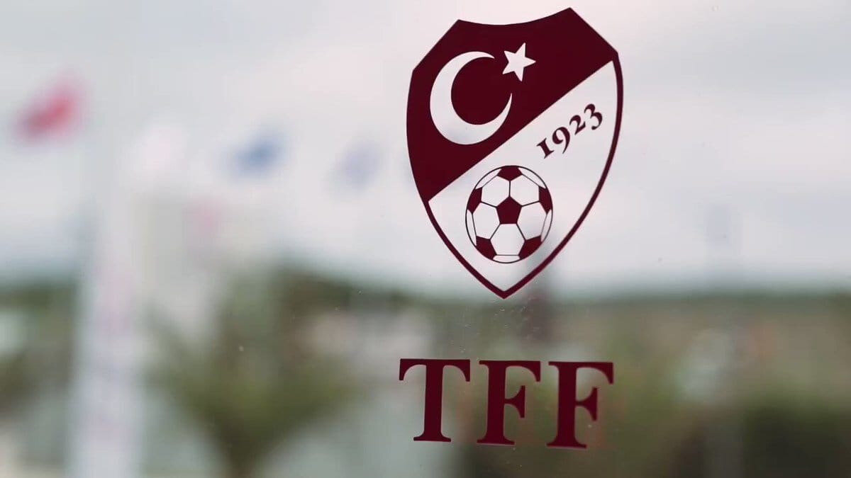 TFF'DEN TRANSFER SEZONU AÇIKLAMASI<br>TFF'nin transfer sezonu ile ilgili yaptığı açıklama:<br>“Türkiye Futbol Federasyonu Yönetim Kurulu, 08.05.2025 tarihli toplantısında 2025-2026 futbol sezonuna ilişkin transfer ve tescil dönemlerini belirlemiştir. Buna göre; 2025-2026 futbol sezonunda Birinci Transfer ve Tescil Dönemi'nin 30 Haziran 2025 tarihinde başlayıp, 12 Eylül 2025 tarihinde sona ermesine ve İkinci Transfer ve Tescil Dönemi'nin 5 Ocak 2026 tarihinde başlayıp, 10 Şubat 2026 tarihinde sona ermesine karar verilmiştir.”<br>