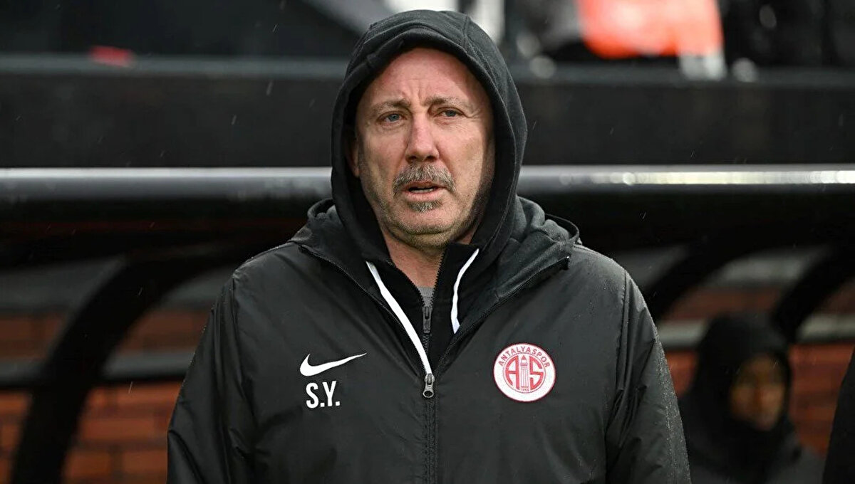 Beşiktaş'ta teknik direktör Ole Gunnar Solskjaer ile yolların ayrılmasının ardından siyah-beyazlı kulüpte yeni teknik adam arayışları hız kazandı.