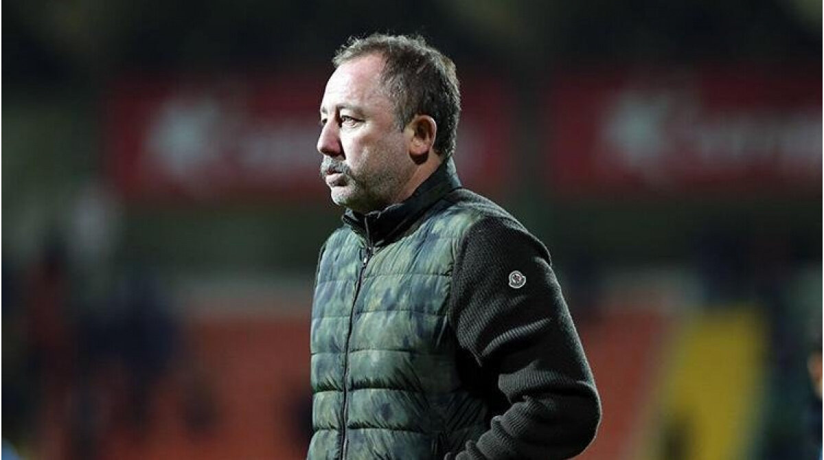 Beşiktaş cephesinden ise henüz resmi bir açıklama yapılmazken, teknik direktör konusunun kısa süre içerisinde netliğe kavuşması bekleniyor.