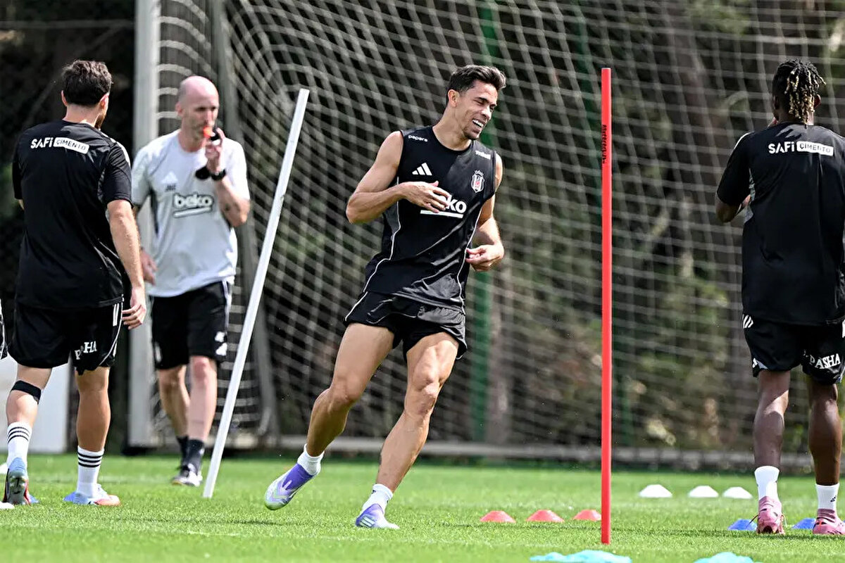 Sakatlığı nedeniyle Gabriel Paulista, Beşiktaş'ın Alanyaspor'la oynayacağı maçın kadrosuna dahil edilmedi. Paulista, bu sezon Beşiktaş formasıyla 7 maça çıkarken 1 asist kaydetti.<br>