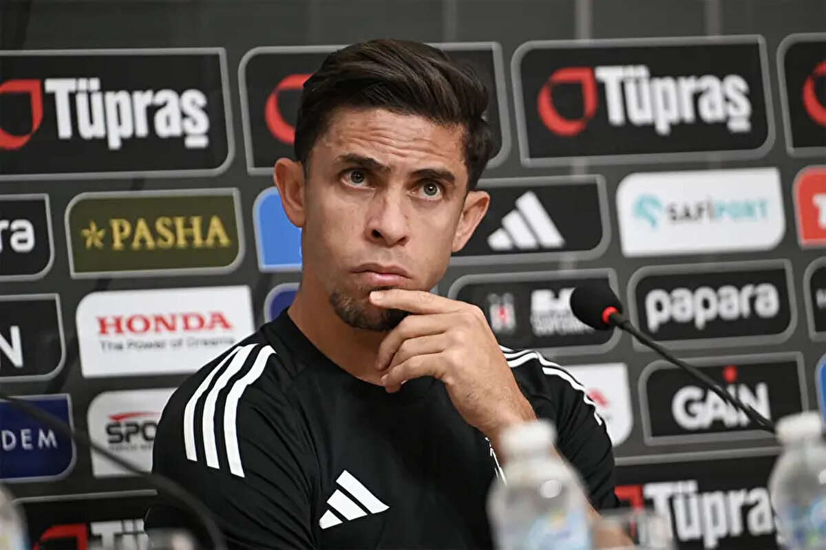 Siyah-beyazlı takımdan yapılan açıklamada, tecrübeli stoperin uyluk arka adalesinde (biseps femoris) gerilme ve ödem tespit edildiği belirtildi.<br>