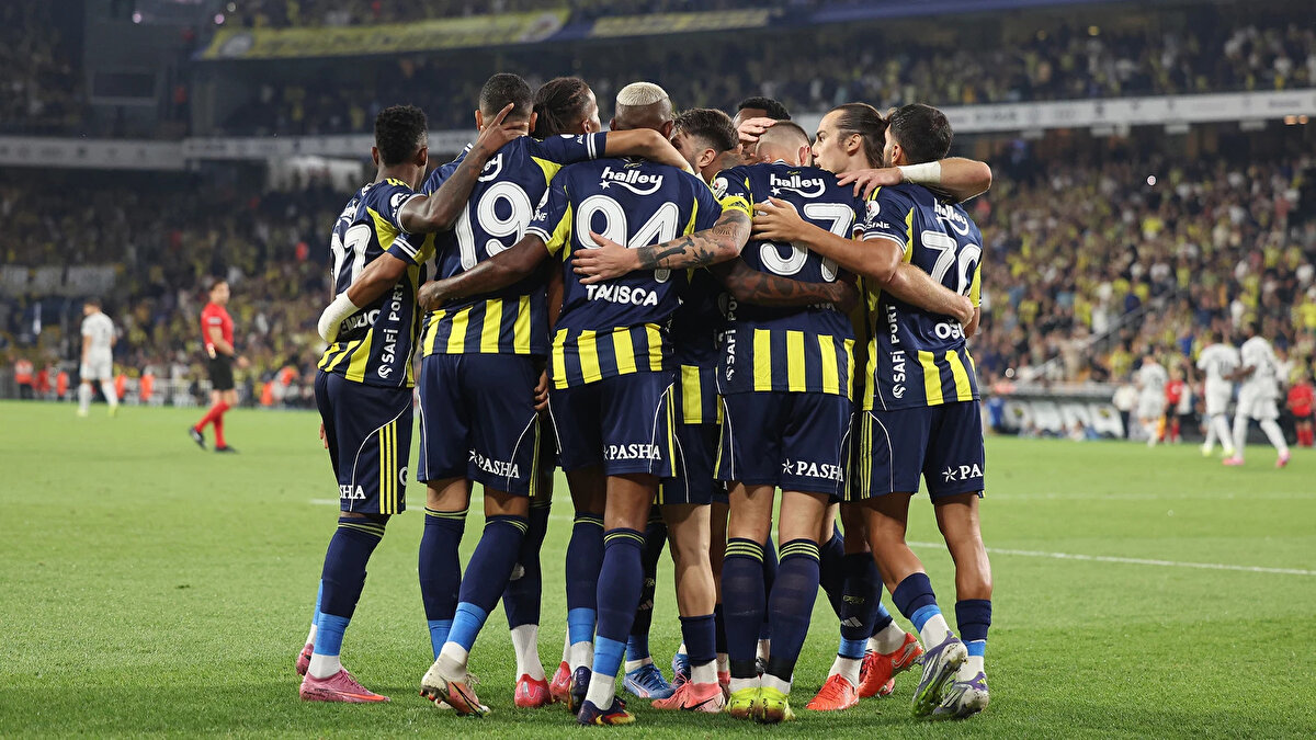 GENÇLERBİRLİĞİ – FENERBAHÇE MAÇI NE ZAMAN, SAAT KAÇTA?<br><br>Fenerbahçe, Trendyol Süper Lig’in 4. haftasında 31 Ağustos Pazar akşamı Ankara deplasmanında Gençlerbirliği ile karşılaşacak.<br>Eryaman Stadı’nda oynanacak mücadele saat 19.00’da başlayacak ve karşılaşmayı hakem Çağdaş Altay yönetecek. Müsabaka beIN Sports 1’den canlı yayınlanacak.<br>