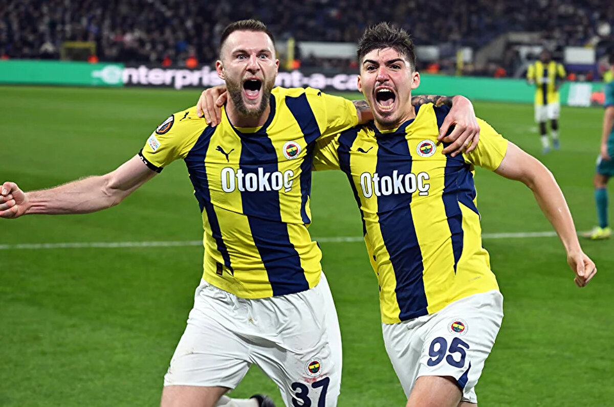 Yusuf Akçiçek'e verilen teklifin de yüksek olduğu ve milli futbolcunun Al-Hilal'e transferi konusunda yavaş yavaş sona yaklaşıldığı ifade edildi.<br>