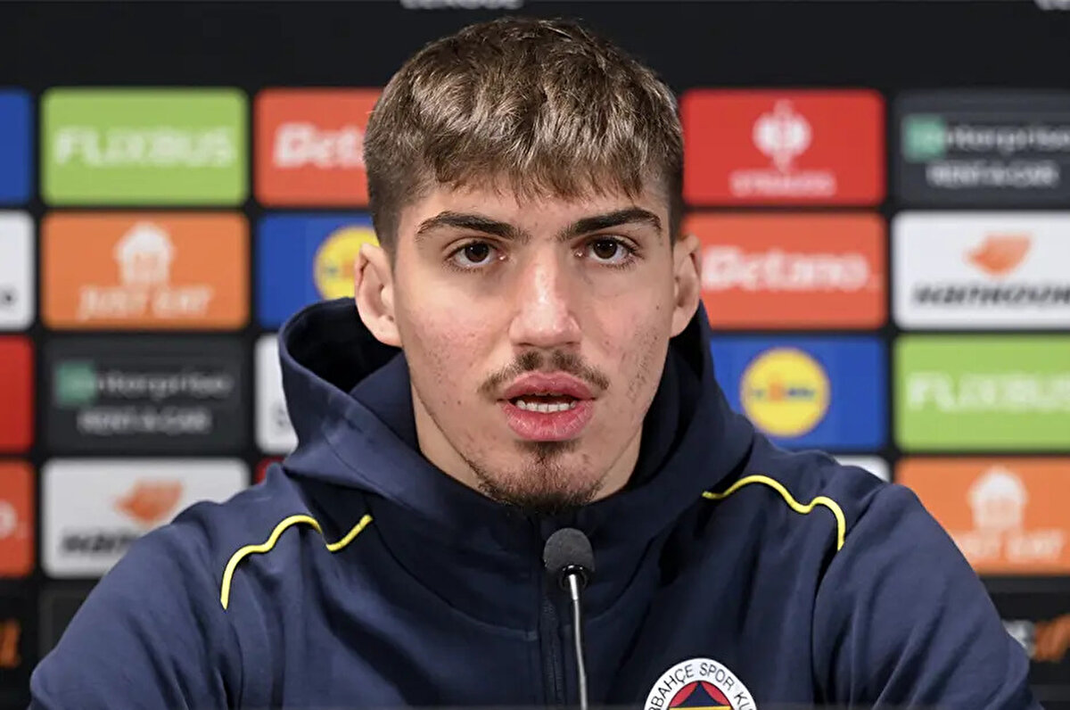 Mourinho döneminde yıldızı parlayan Yusuf Akçiçek'in yeni rotası Suudi Arabistan olabilir. Sarı-lacivertlilerin milli yıldızı, Al-Hilal'e transfer olmaya yakın.<br>