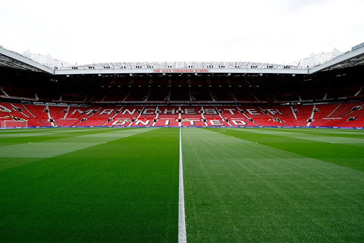 Bu sezon ligdeki ilk maçında Arsenal'a kaybeden Manchester United, ikinci karşılaşmasından beraberlikle ayrılmıştı. Ligin 3. haftasındaki Burnley maçı öncesinde Manchester United'ın ilk 11'i açıklandı.<br>