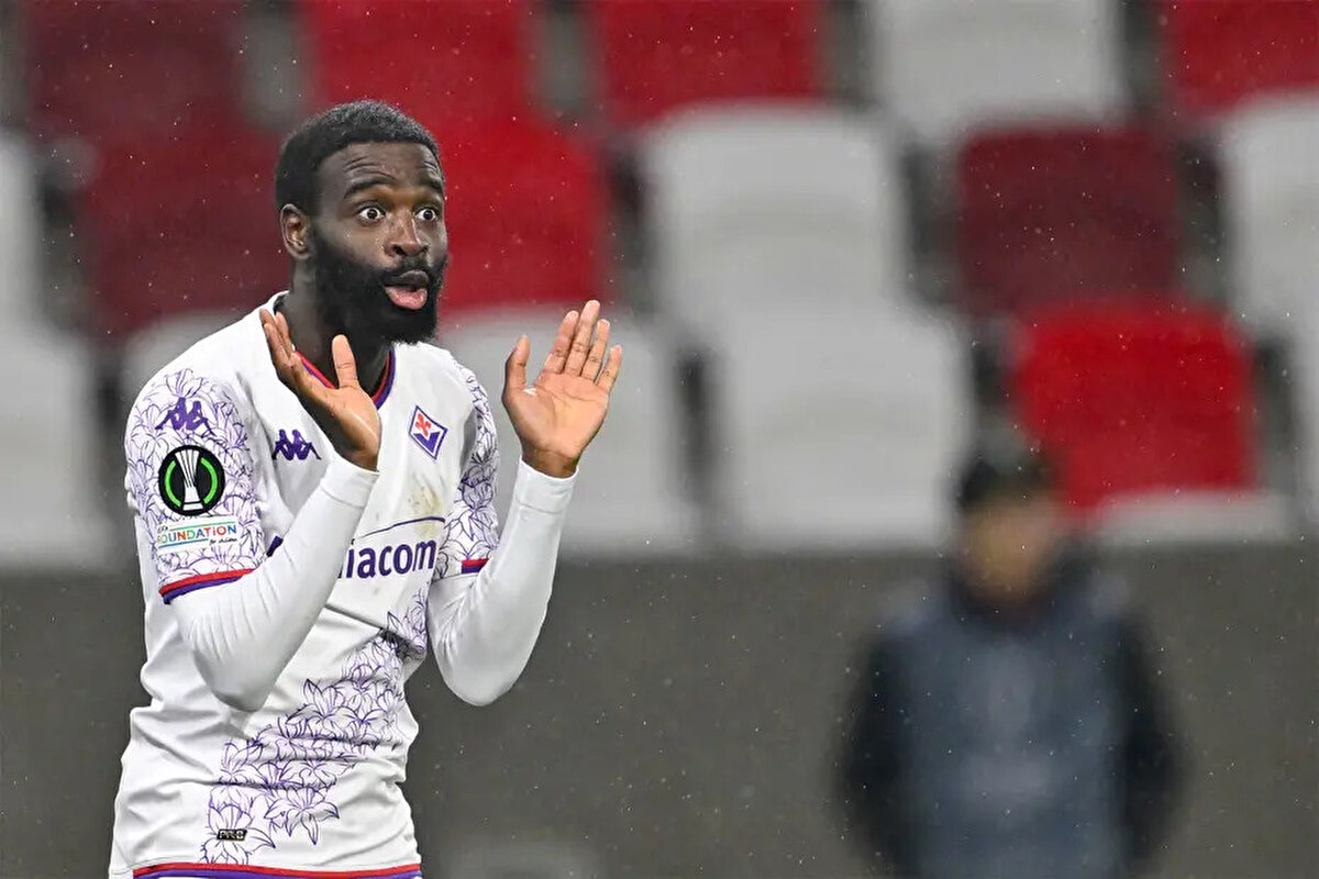 Fiorentina'nın kadroda düşünmediği 27 yaşındaki oyuncuyla Rizespor ilgileniyor. Nico Schira'nın haberine göre İtalyan ekibi transfere onay verdi. <br>