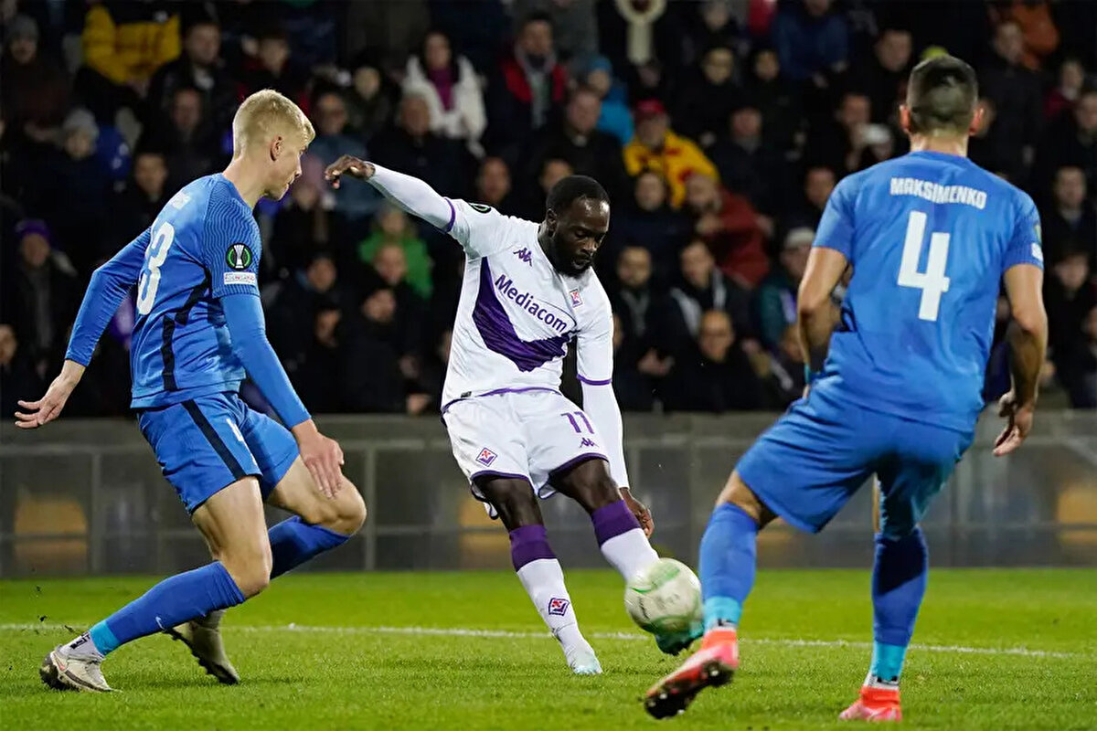 Geçtiğimiz sezonu İtalya Serie A ekibi Como'da kiralık olarak geçiren Ikone, sezonun sona ermesiyle Fiorentina'ya geri döndü.<br>