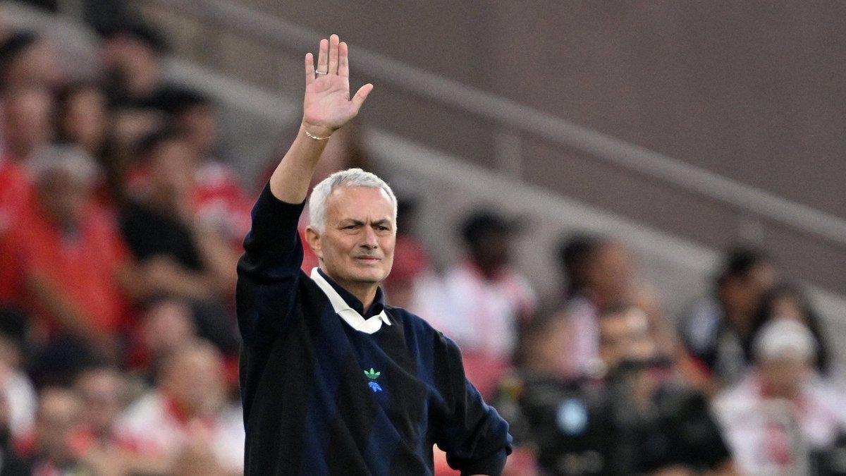 Fenerbahçe ile yollarını ayıran Jose Mourinho ülkesi Portekiz'e döndü. 