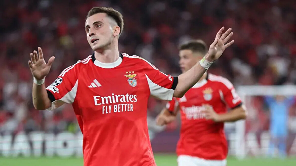 Portekiz temsilcisi Benfica'nın, transferi için Fenerbahçe ile anlaşmaya varıldığını duyurduğu milli futbolcu Kerem Aktürkoğlu'ndan sosyal medyada flaş bir hamle geldi.<br>