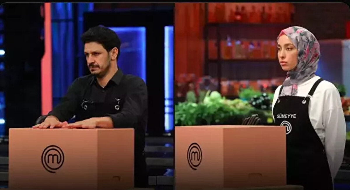 MasterChef 5. ve 6. eleme adayları kim oldu?<br><br>Dokunulmazlığı kaybeden kırmızı takım bireysel dokunulmazlık için mutfağa girdi. Gecenin bireysel dokunulmazlığını Sezer kazandı. Yapılan oylamalar sonucunda ise haftanın 5. eleme adayı Çağlar, 6. eleme adayı ise Sümeyye oldu.