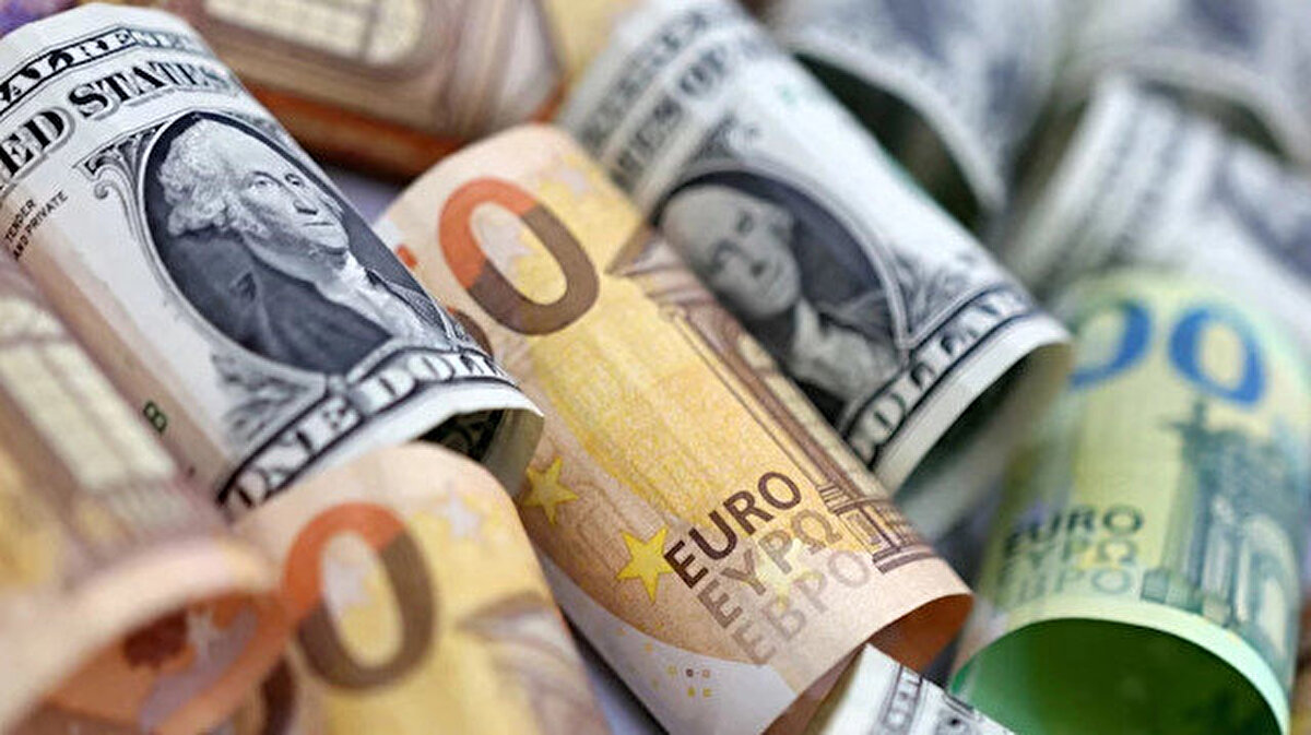 1 Dolar kaç TL?<br><br>Haftanın son işlem gününde Amerikan Doları alış fiyatı 41,09 TL, satış fiyatı ise 41,18 TL seviyesinde bulunuyor. Yatırımcıların en çok takip ettiği "1 Dolar kaç TL?" sorusu için güncel rakam 41,18 TL olarak açıklandı.