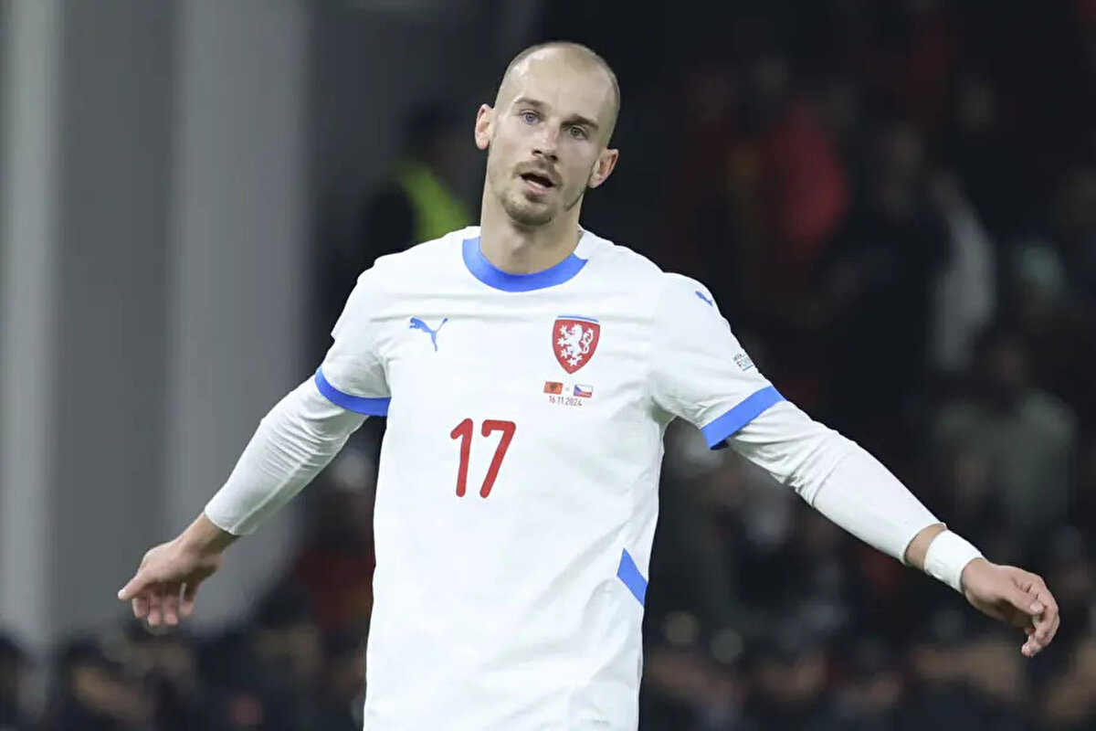 Transferin birkaç gün içinde açıklanabileceği, Sergen Yalçın'ın kanat bölgesine bir takviye daha yapılmasını istediği kaydedildi.<br>