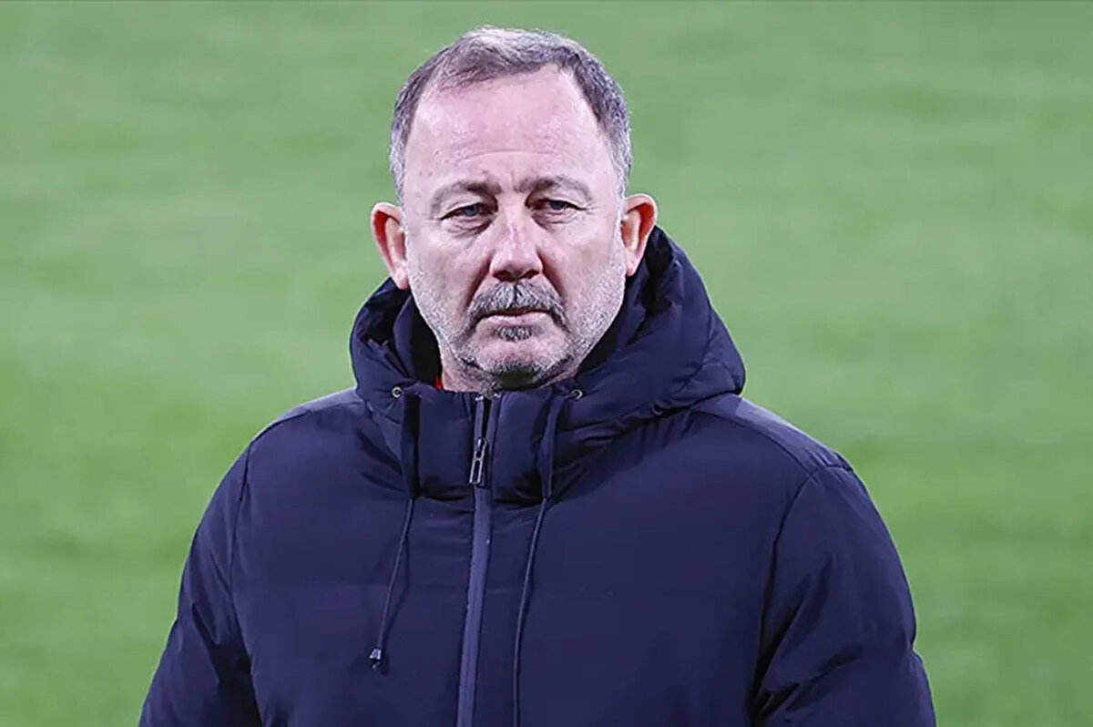 Solskjaer'in ayrılığının ardından teknik direktörlük görevi için Sergen Yalçın'la anlaşma sağlanırken resmi açıklamanın yakında yapılması bekleniyor.<br>