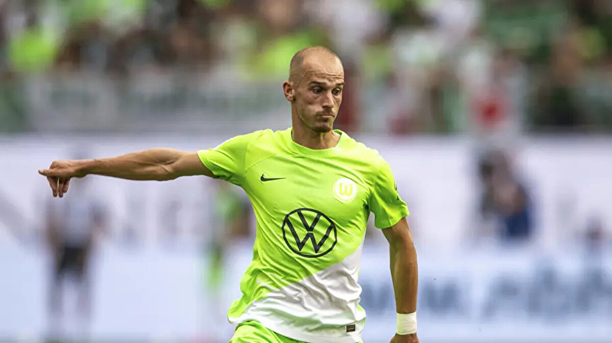 Serdal Adalı'nın Wolfsburg'la yaptığı görüşmelerde prensip anlaşmasına vardığı ve 27 yaşındaki oyuncunun satın alma opsiyonuyla kiralanacağı belirtildi.<br>