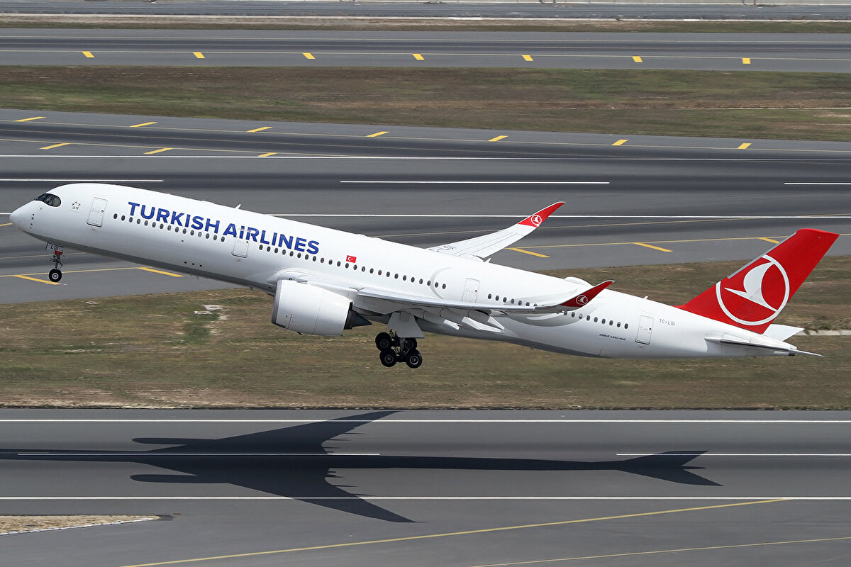 Kampanya koşulları<br><br>Kampanya yalnızca Türk Hava Yolları tarafından gerçekleştirilen tarifeli seferlerde geçerli olacak.<br><br>KKTC Ercan Havalimanı uçuşları, Sabiha Gökçen Havalimanı çıkışlı/varışlı uçuşlar, AJet ve codeshare (ortak) seferler kampanya dışında bırakıldı.<br><br>Biletler yalnızca THY Çağrı Merkezi, internet sitesi ve mobil uygulama üzerinden alınabilecek.<br><br>Rezervasyon ve biletleme işlemleri aynı anda tamamlanmak zorunda.<br><br>Kampanyalı biletlerde EcoFly sınıfında değişiklik ve iptal yapılamayacak.<br><br>Toplamda 125 bin koltuk bu kampanyaya ayrıldı.