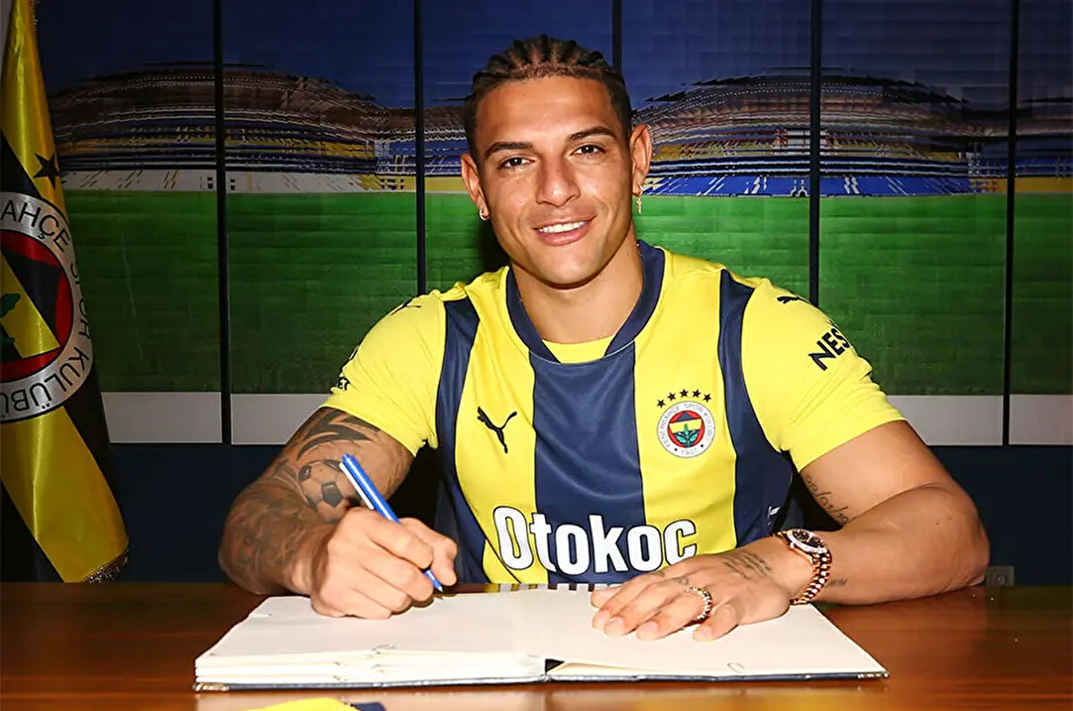 Geçen sezonun ara transfer döneminde Fenerbahçe'ye katılan Diego Carlos, performansıyla hayal kırıklığı yaratmıştı.