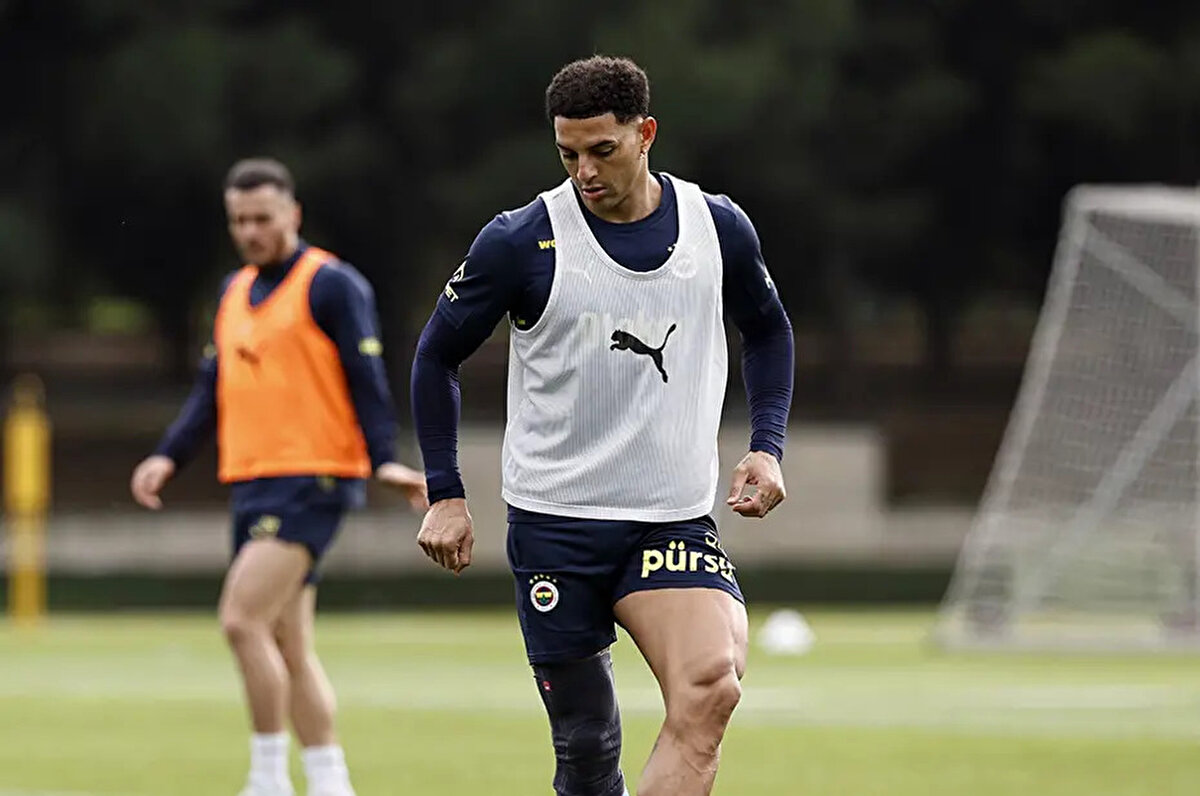 TRT Spor'un haberine göre, Fenerbahçe ile Como, Diego Carlos'un transferi konusunda anlaşmaya vardı.<br>