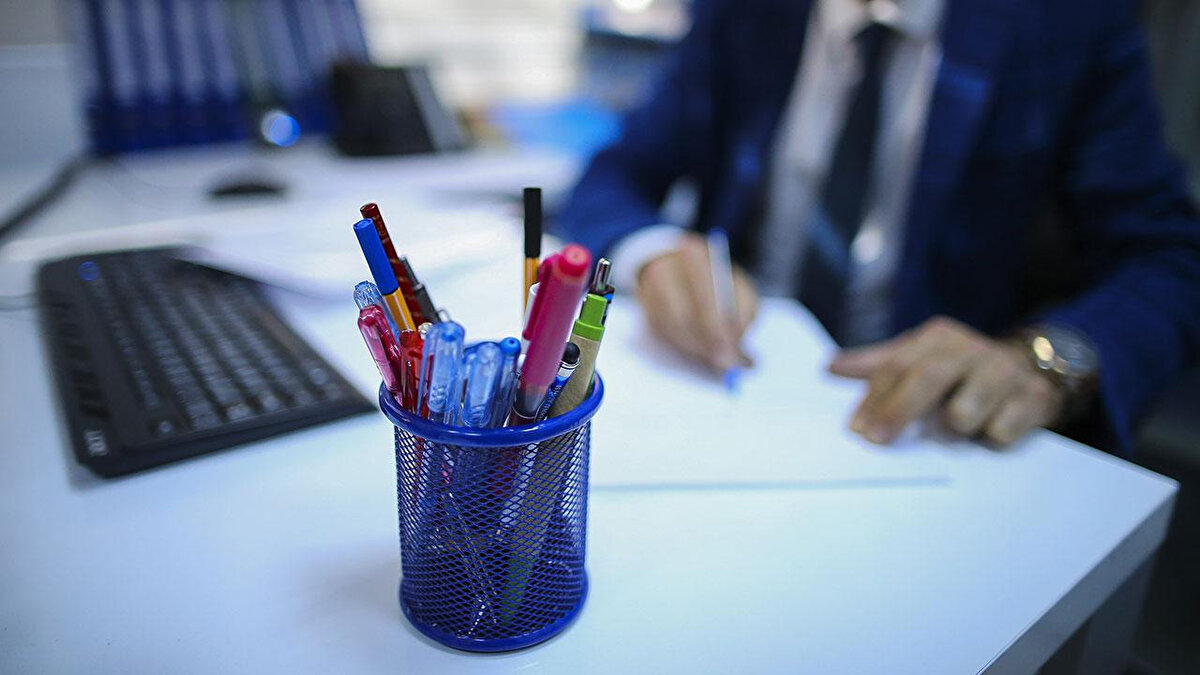 Bilgisayar ve bilgi sistemleri yöneticileri – Dijital dönüşüm ve veri odaklı iş süreçleri önem kazanıyor.<br><br>Tıbbi asistanlar – Artan hasta sayısı ve yaşlanan nüfus ile talep yükseliyor.<br><br>Yönetim analistleri – Şirketlerin verimlilik ve stratejik karar süreçlerini yönlendiriyor.<br><br>İnşaat işçileri – Altyapı ve inşaat projelerindeki büyüme ile talep artıyor.<br><br>Kamyon ve tır sürücüleri – Nakliye ve lojistik sektöründeki artan ihtiyaçla istihdam fırsatı sağlanıyor.