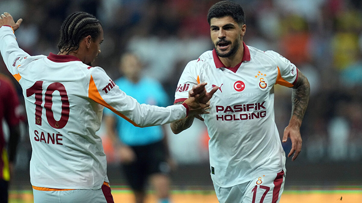 GALATASARAY 4000. GOLÜ ARIYOR<br><br>68.sezonunu oynadığı Süper Lig'de Galatasaray, 1 gol daha atması halinde 4000. gole ulaşmış olacak.<br>Süper Lig'de 2235 maça çıkan sarı-kırmızılılar rakip fileleri 3999 kez havalandırdı.<br>