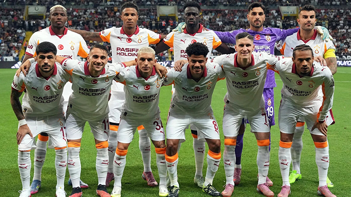 GALATASARAY'IN MUHTEMEL 11'İ<br><br>•Günay<br>•Sallai<br>•Davinson Sanchez<br>•Abdülkerim<br>•Eren<br>•Lemina<br>•Torreira<br>•Sane<br>•Gabriel Sara<br>•Yunus<br>•Osimhen<br>