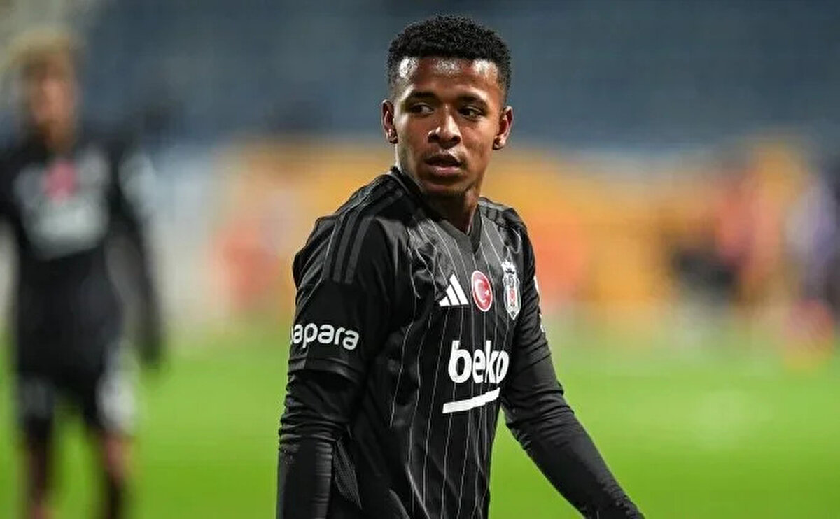 Beşiktaş'ın yeni teknik direktörü Sergen Yalçın da Alanyaspor maçının kadrosuna genç futbolcuyu dahil etmedi.<br>