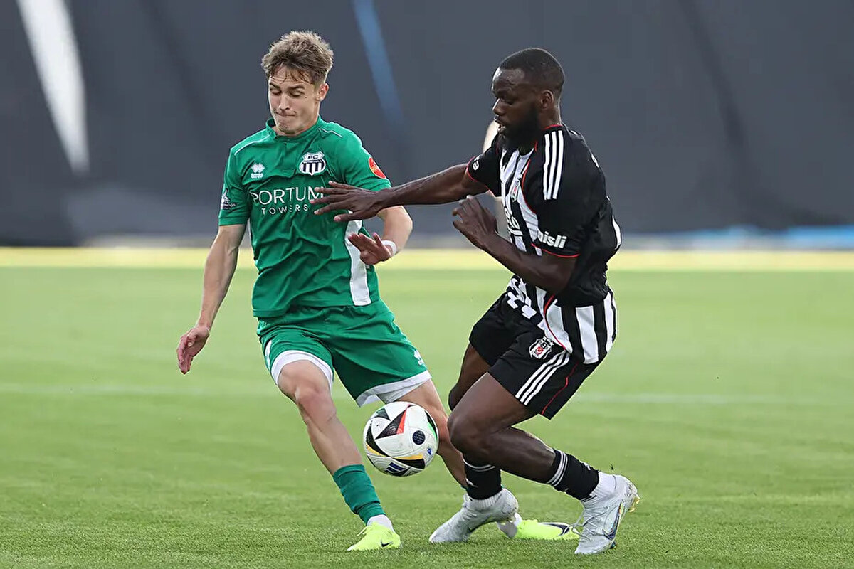 Jean Onana, geçtiğimiz sezonun ikinci yarısını da kiralık olarak Genoa'da geçirmişti.<br>