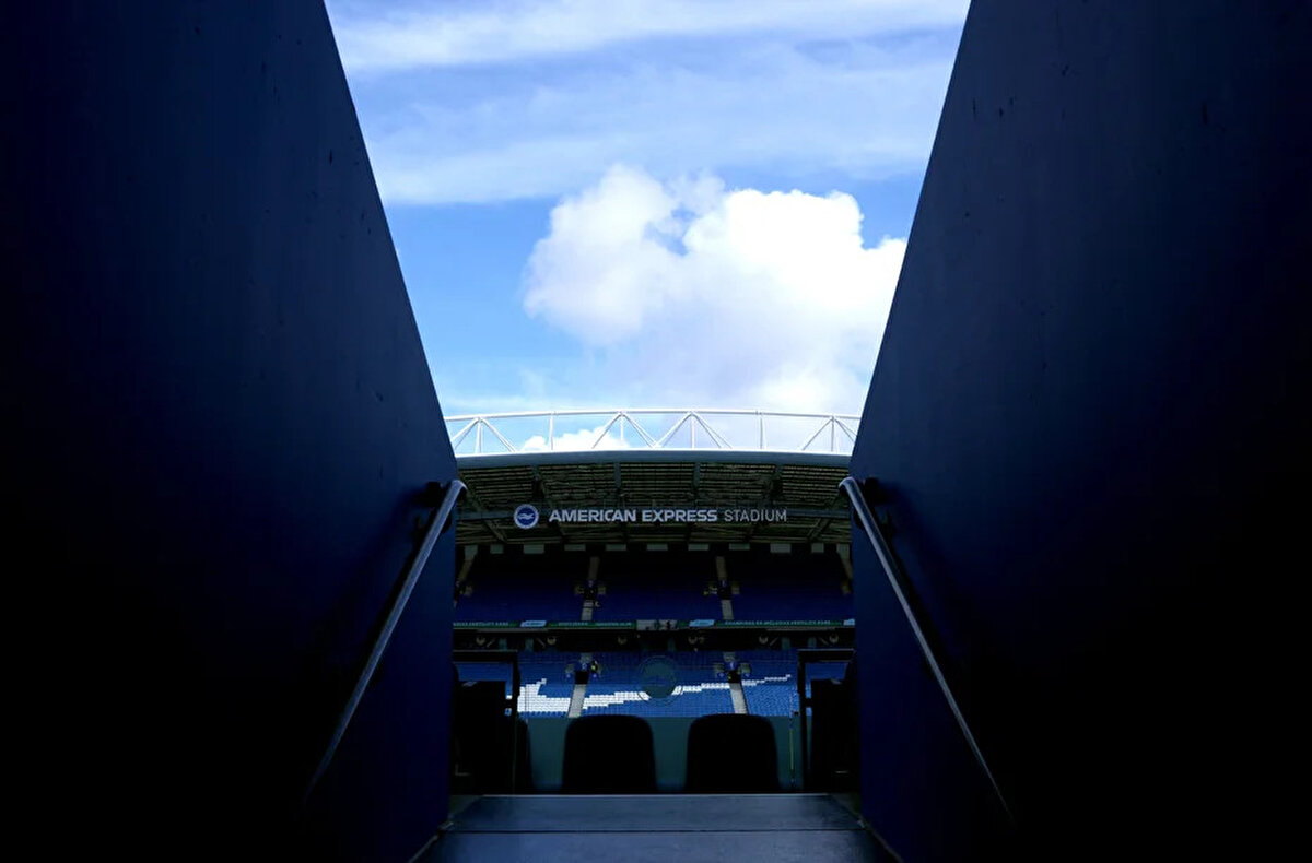 Premier Lig'in 3. haftasında Manchester City, Brighton'a konuk oluyor. Geçtiğimiz hafta sahasında Tottenham'a yenilen Pep Guardiola'nın ekibi, Brighton deplasmanında kazanıp bu sezonki ikinci galibiyetini hedefliyor.<br>