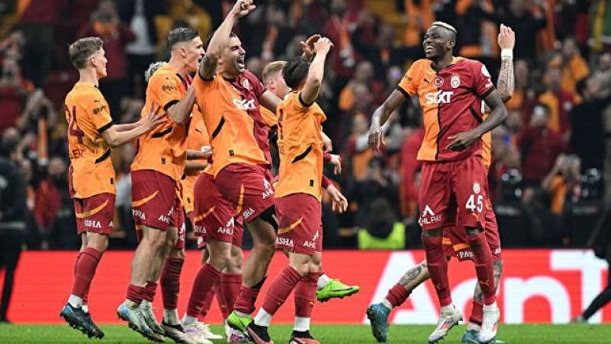 Bu durum, hakemlerin Anadolu takımlarına karşı tarafsızlığına olan güveni ciddi biçimde zedelemektedir. Futbolun temel değerleri arasında olan eşitlik ilkelerinin sahada uygulanmadığı bir maç, sporun ruhuna zarar vermektedir. Hakemlerin tutumları sorgulanmadıkça, bu güven kaybının derinleşmesi kaçınılmaz görünmektedir.<br>