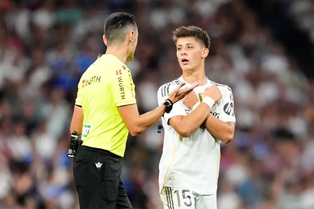 Karşılaşmanın ikinci yarısında Real Madrid, Arda Güler'le bir gol daha bulsa da VAR incelemesinin ardından gol milli futbolcunun topa elle müdahale ettiği gerekçesiyle geçerli sayılmadı.<br>