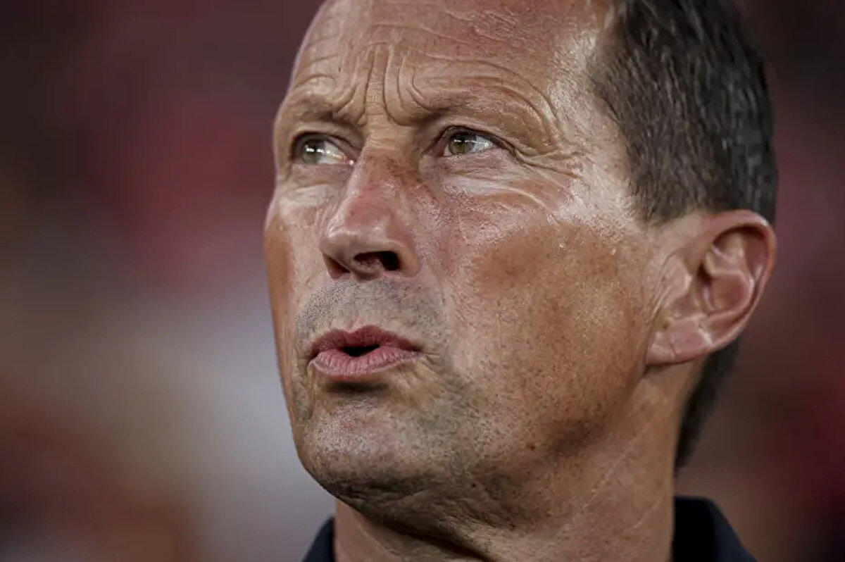 Sözcü'ye göre Ali Koç'un üst düzey bir teknik direktörden yana tavır koyması sonrası Roger Schmidt ile görüşmelere başlandı.<br>