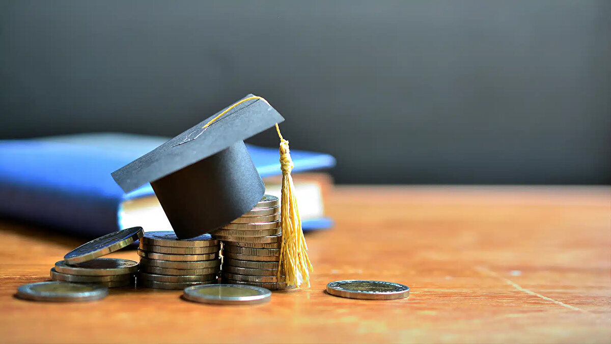 TEV BURS BAŞVURULARI NE ZAMAN?<br><br>TEV’in 2025-2026 eğitim-öğretim yılı burs başvuruları 15 Eylül 2025’te başlayacak ve 9 Ekim 2025’e kadar devam edecek. Başvurular, Türk Eğitim Vakfı’nın resmi internet sitesi üzerinden çevrim içi olarak yapılacak.<br>