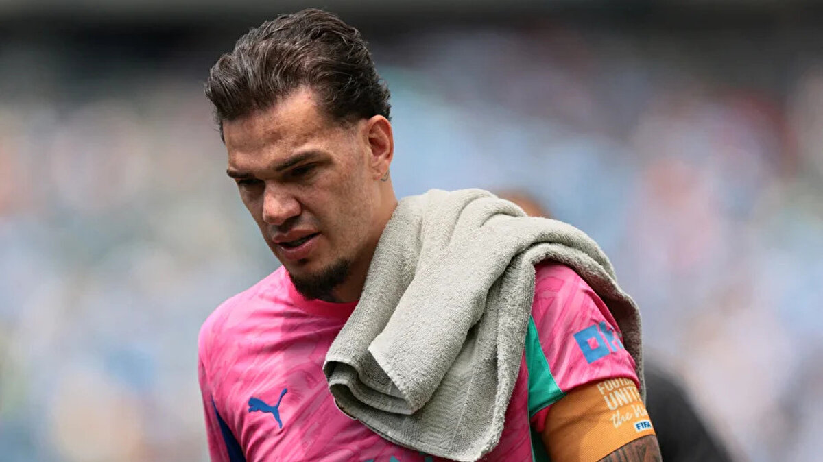 Ederson'u Fenerbahçe'ye, Senne Lammens'i ise Manchester United'a kaptıran Galatasaray, kaleci transferi için arayışlarına devam ediyor.