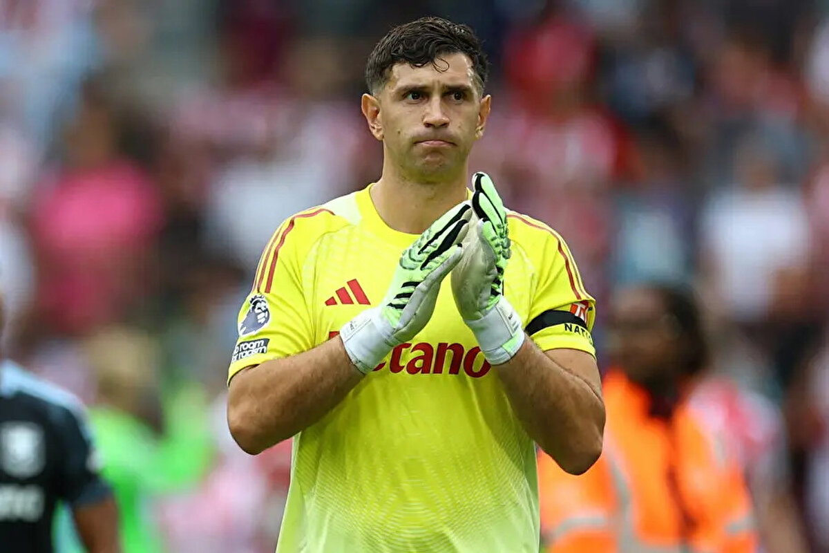 Şampiyonlar Ligi kadrosunu yarın gece UEFA'ya bildirecek olan Galatasaray, tüm mesaisini kaleci transferine ayırıyor.