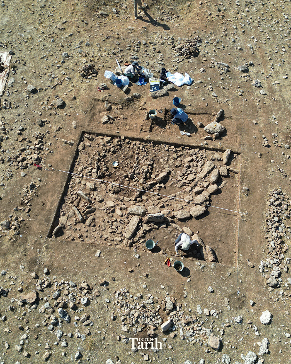 Liverpool Üniversitesi Arkeoloji Bölümü Öğretim Üyesi Prof. Dr. Douglas Baird başkanlığında, Şanlıurfa Arkeoloji Müzesi işbirliği ve İngiliz Arkeoloji Enstitüsü desteğiyle 2024'te başlatılan kazılar bu yıl da sürüyor.