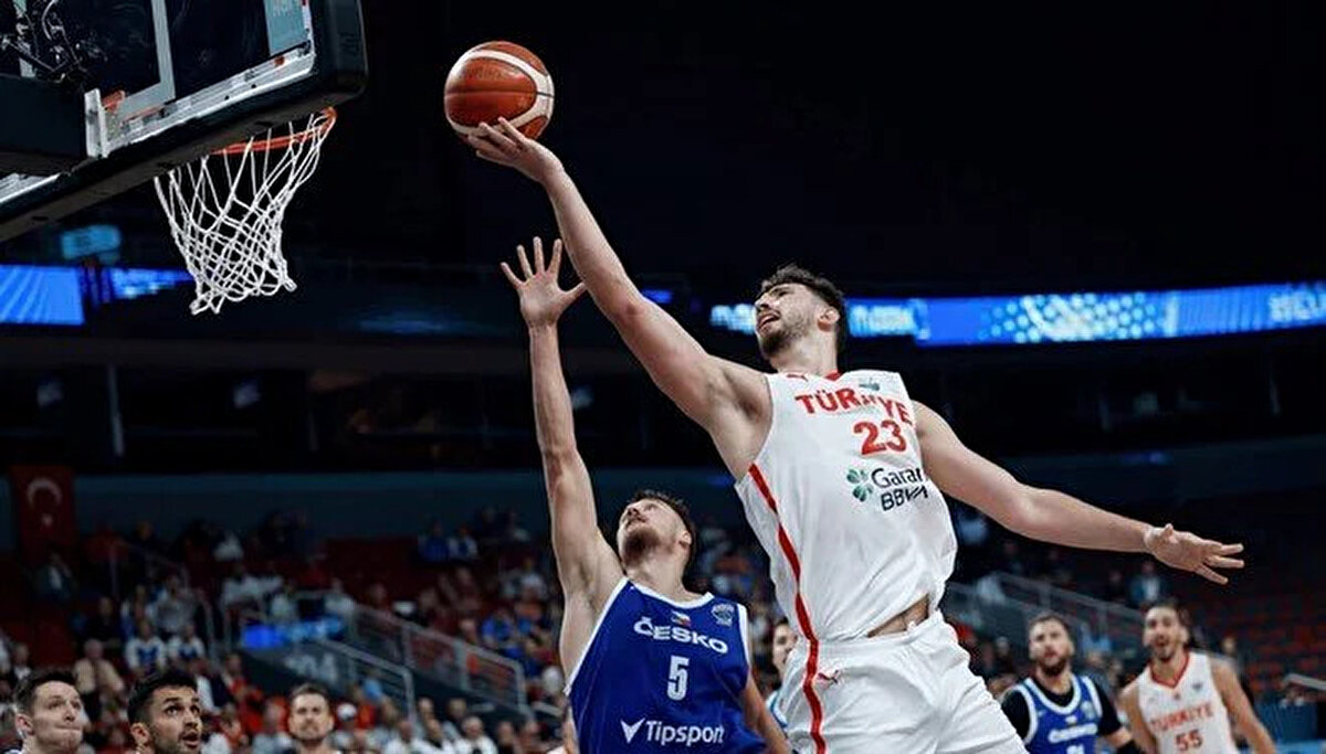 Estonya Türkiye Maçı Ne Zaman, Saat Kaçta, Hangi Kanalda?<br><br>EuroBasket 2025 A Grubu’nda Türkiye ile Estonya arasındaki mücadele, 1 Eylül 2025 Pazartesi günü oynanacak. Letonya’nın başkenti Riga’daki Arena Riga salonunda gerçekleşecek karşılaşma, saat 14.45’te başlayacak.