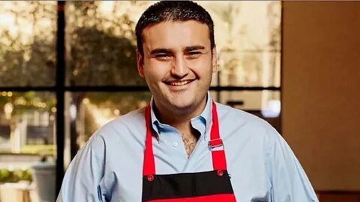 Türkiye ve Dubai'de oldukça ünlenen 'CZN Burak' restoranıyla tanınan Burak Özdemir, oyuncu Burak Özçivit'in 14 milyon TL'ye satışa koyduğu Mercedes GTR GT modelini satın aldığını açıkladı.