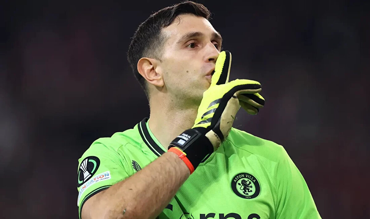 Emiliano Martinez’in Kazandığı Başarılar<br><br>Martinez’in kulüp ve milli takım kariyerinde elde ettiği önemli başarılar:<br><br>FA Community Shield: 2014<br><br>Copa América: 2021<br><br>CONMEBOL-UEFA Şampiyonlar Kupası: 2022<br><br>FIFA Dünya Kupası: 2022<br><br>2022 Dünya Kupası’nın En İyi Kalecisi Ödülü
