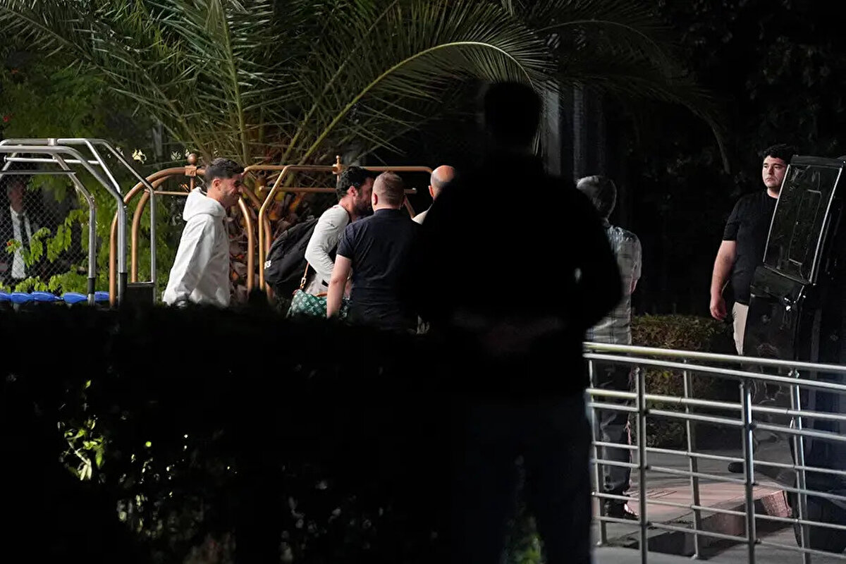 Özel uçakla Sabiha Gökçen Havalimanı Genel Havacılık Terminali'ne gelen Asensio'yu sarı lacivertli kulübün yetkilileri karşıladı. Oyuncu sağlık kontrolleri sonrası sözleşmeyi imzalayacak.<br>